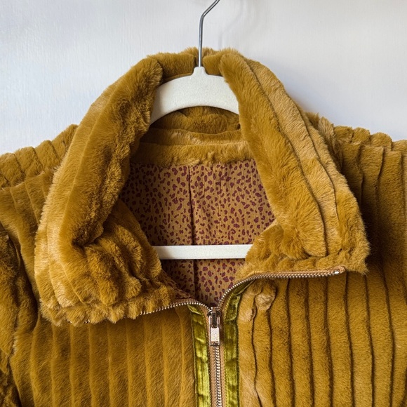 MYSTREE NWOT Women' Gold/Chartreuse Faux Fur Jacket (so soft) - Picture 3 of 6
